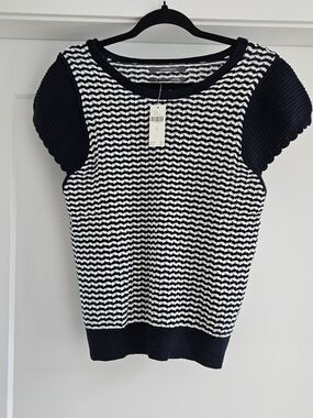 Anthropologie Navy and White Knit Shell Top Sz XL